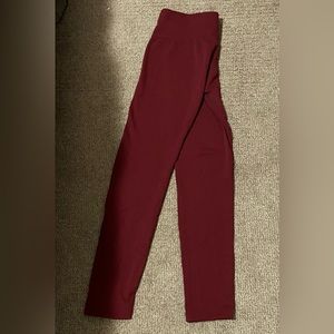 Comfy burgundy leggings.